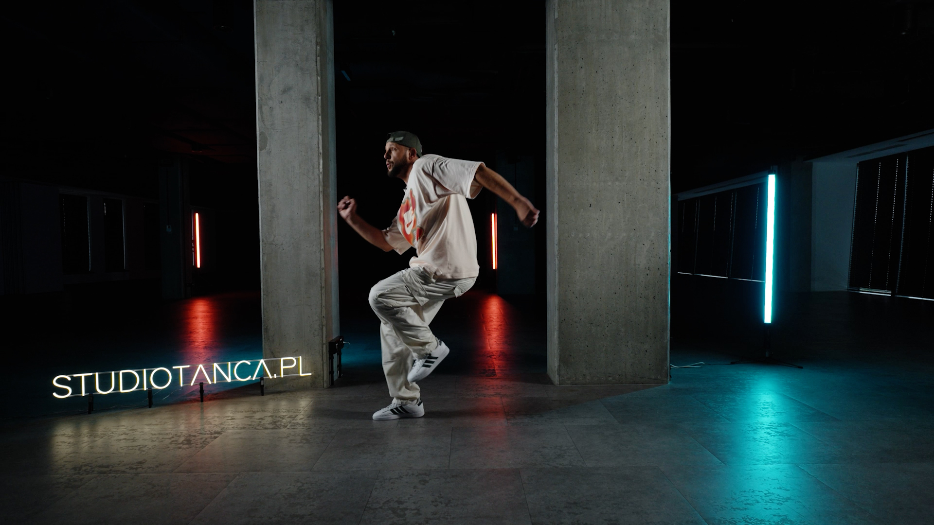 Hip hop dance online - Maciek Pela